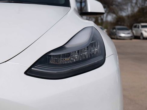 Used 2021 Tesla Model Y Long Range image 3