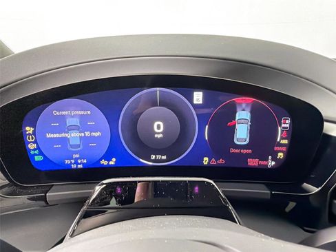 Used 2026 Porsche Macan Electric RWD image 19