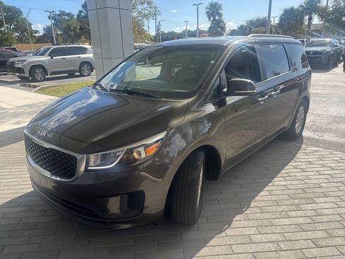 Used 2015 Kia Sedona LX w/ LX Convenience Package image 2