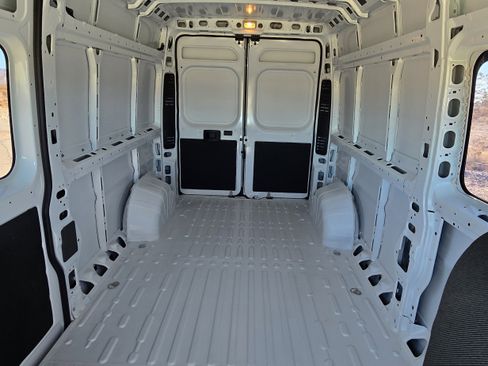 Used 2025 RAM ProMaster 2500 w/ Crew Van Package image 10