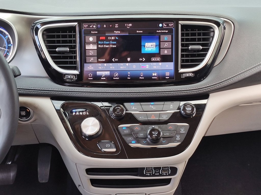Used 2024 Chrysler Pacifica Limited FWD image 23