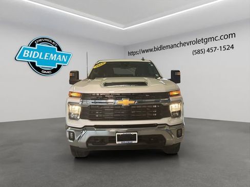 Used 2024 Chevrolet Silverado 3500 LT image 2
