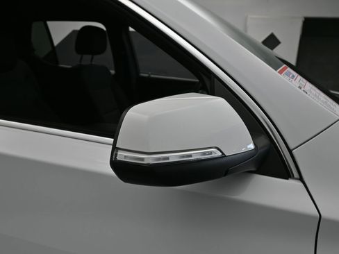 Used 2023 Chevrolet Traverse LT image 46