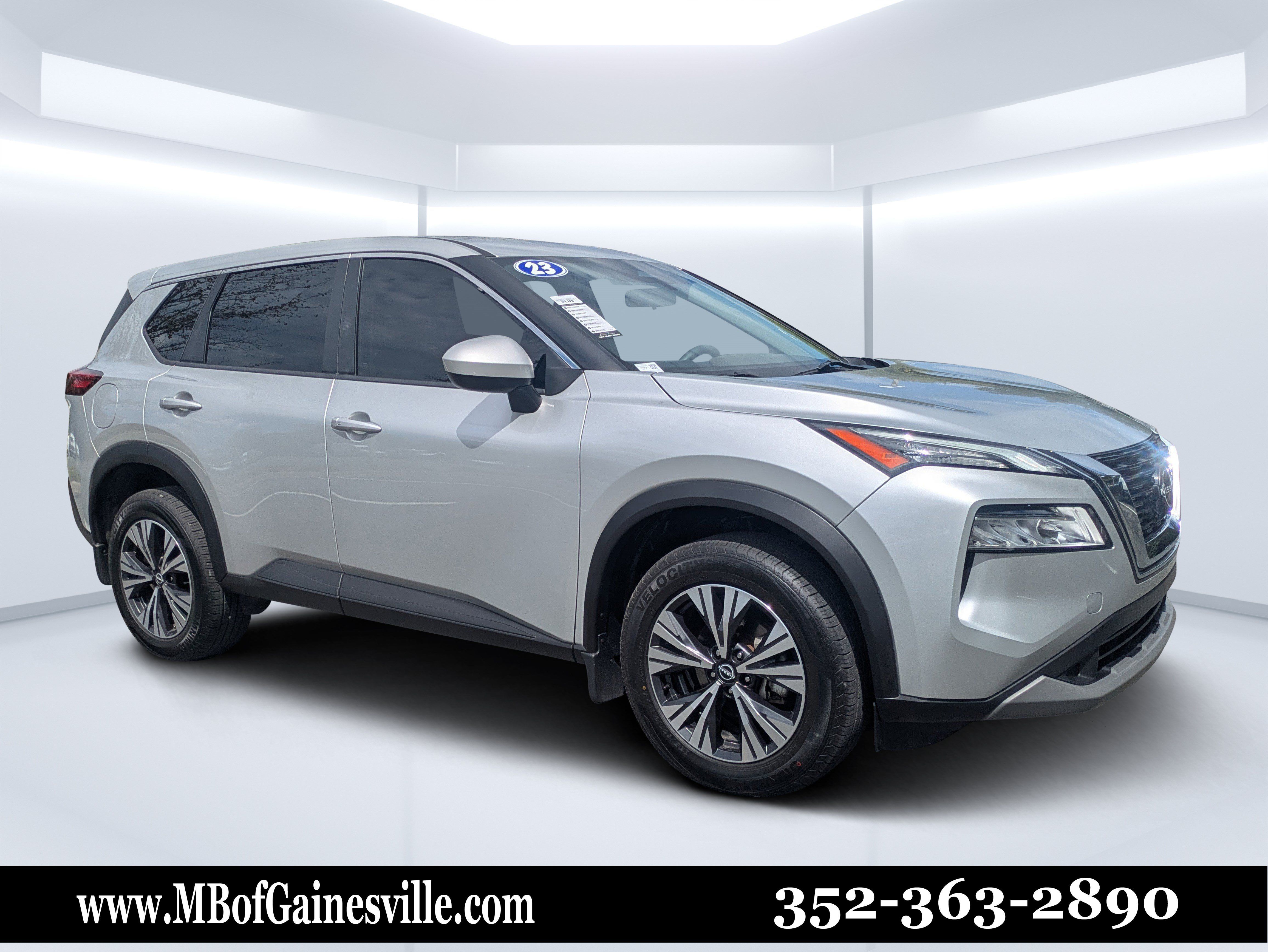 Used 2023 Nissan Rogue SV FWD image 1