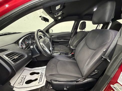 Used 2014 Chrysler 200 Touring image 4