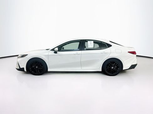 Used 2025 Toyota Camry SE FWD image 4