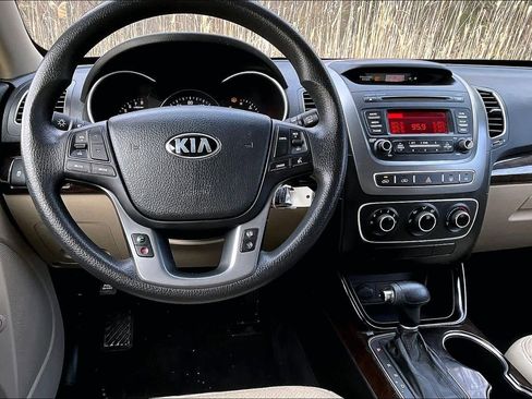Used 2014 Kia Sorento LX image 5