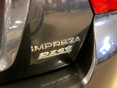Used 2016 Subaru Impreza 2.0i Premium image 11