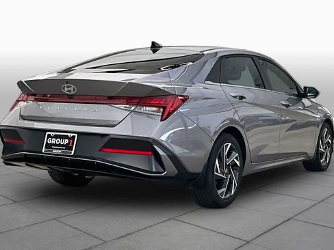 Used 2024 Hyundai Elantra SEL w/ Convenience Package FWD image 12