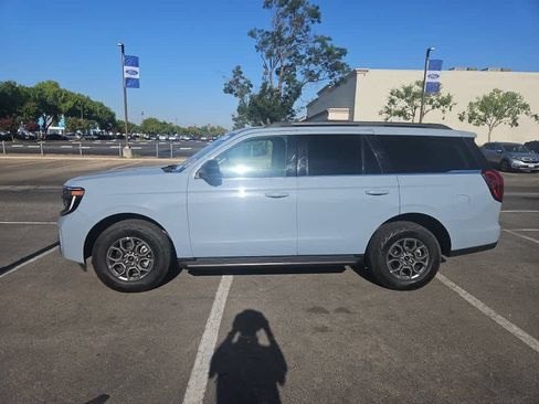 Used 2025 Ford Expedition Active RWD image 4