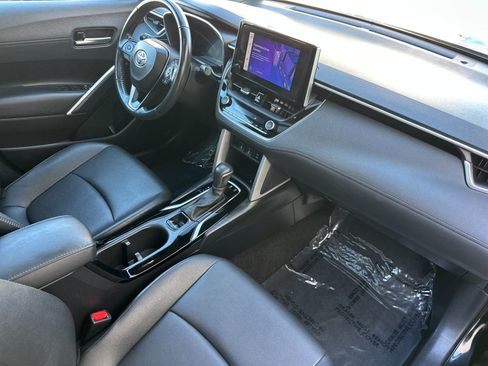 Used 2023 Toyota Corolla Cross XLE w/ Convenience Package AWD/4WD image 18