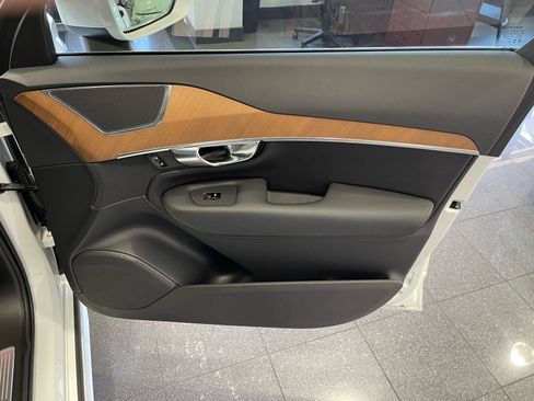 Used 2025 Volvo XC90 B5 Plus w/ Protection Package Premier AWD/4WD image 40