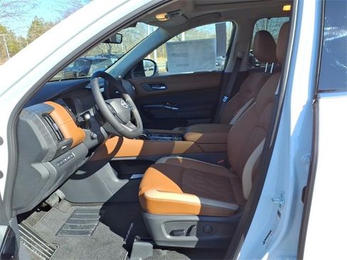 New 2026 Nissan Pathfinder Platinum image 6