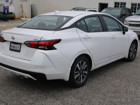 Used 2022 Nissan Versa SV w/ Trunk Package image 4