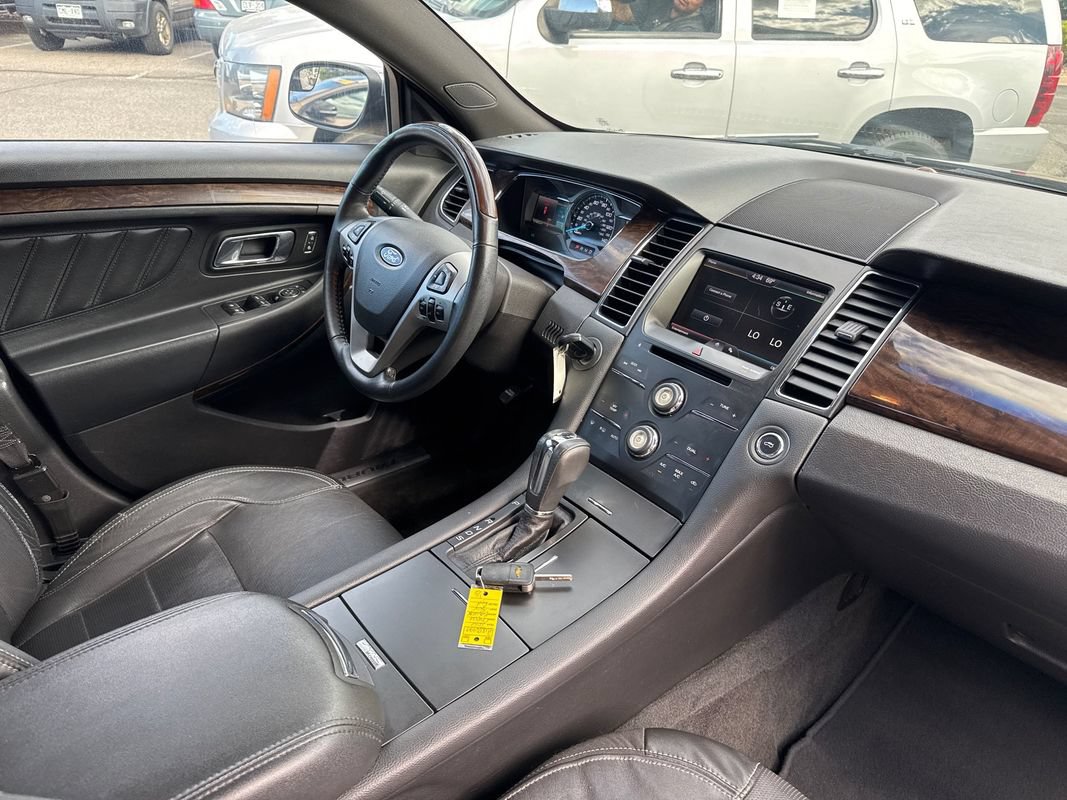 Used 2013 Ford Taurus Limited FWD image 17