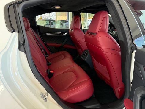 Certified 2022 Maserati Ghibli Modena RWD image 11