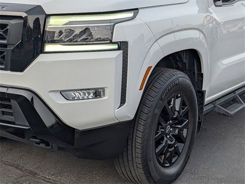 Used 2023 Nissan Frontier SV w/ Midnight Edition Package image 2