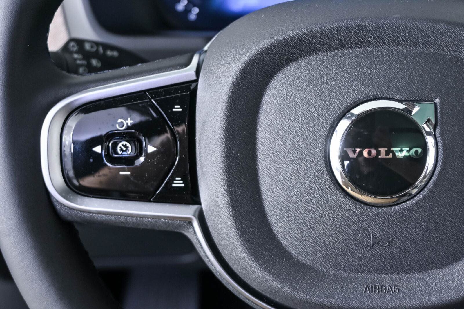New 2026 Volvo XC90 T8 Plus w/ Protection Package Premier AWD/4WD image 9