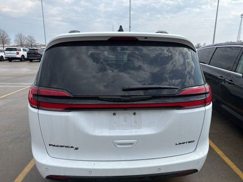 Used 2025 Chrysler Pacifica Limited image 20