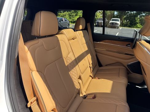 Used 2025 Jeep Grand Cherokee L Summit AWD/4WD image 36
