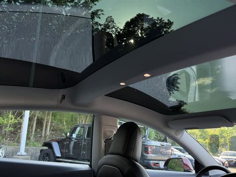 Used 2022 Tesla Model 3 Long Range AWD/4WD image 41