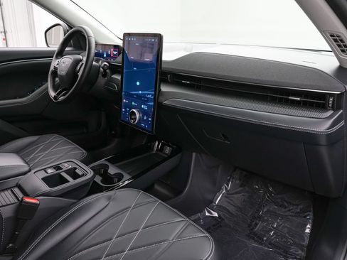 Certified 2025 Ford Mustang Mach-E Select RWD image 27