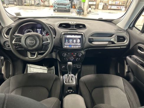 Used 2023 Jeep Renegade Latitude image 12