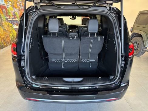 New 2026 Chrysler Pacifica Limited w/ S Appearance Package image 44