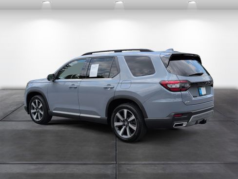 Certified 2025 Honda Pilot Touring image 3