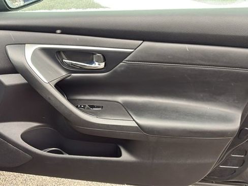 Used 2015 Nissan Altima 2.5 S w/ Special Edition Package image 29