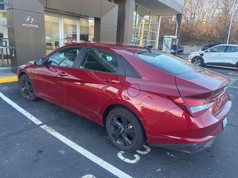 Certified 2023 Hyundai Elantra SEL w/ Preferred Accessory Package image 4