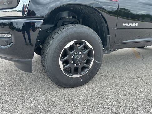 Used 2025 RAM 2500 Laramie AWD/4WD image 9