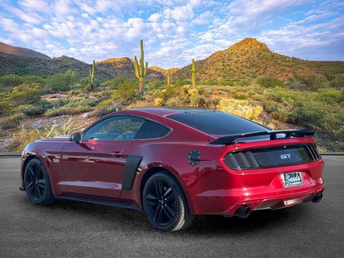 Used 2017 Ford Mustang GT RWD image 8