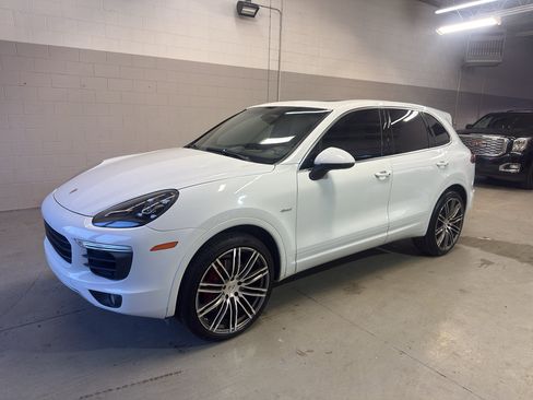 Used 2015 Porsche Cayenne Diesel AWD/4WD image 3