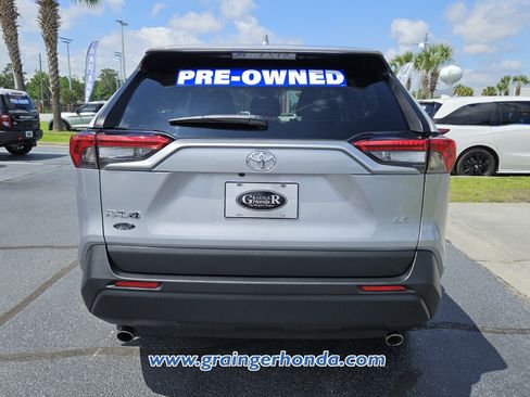 Used 2024 Toyota RAV4 LE FWD image 4