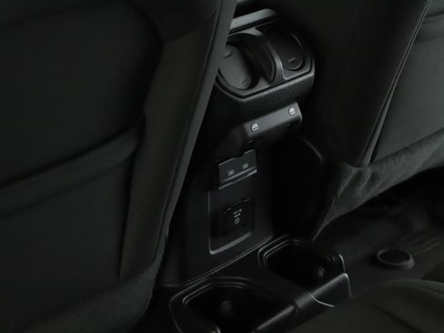 Used 2022 Jeep Gladiator Sport image 6