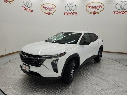 Used 2024 Chevrolet Trax RS w/ Driver Confidence Package image 2