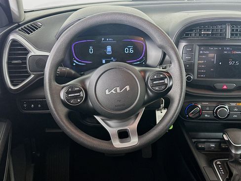 Used 2025 Kia Soul LX w/ LX Technology Package FWD image 18