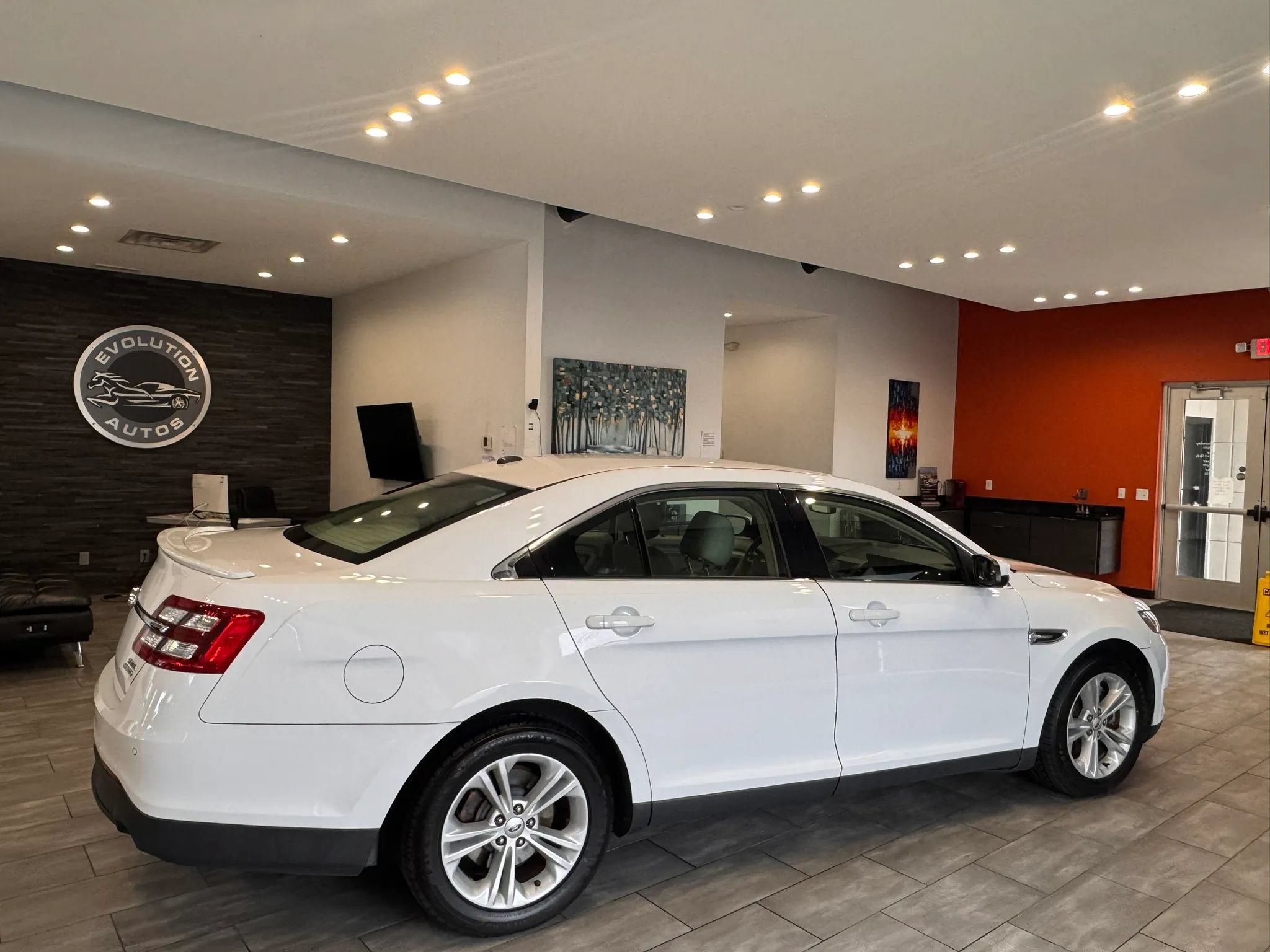 Used 2016 Ford Taurus SEL FWD image 16