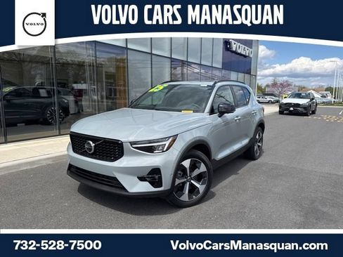 Certified 2025 Volvo XC40 B5 Plus AWD/4WD image 1
