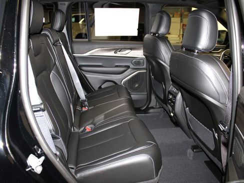 New 2026 Jeep Grand Cherokee Limited w/ Limited Altitude Package image 31