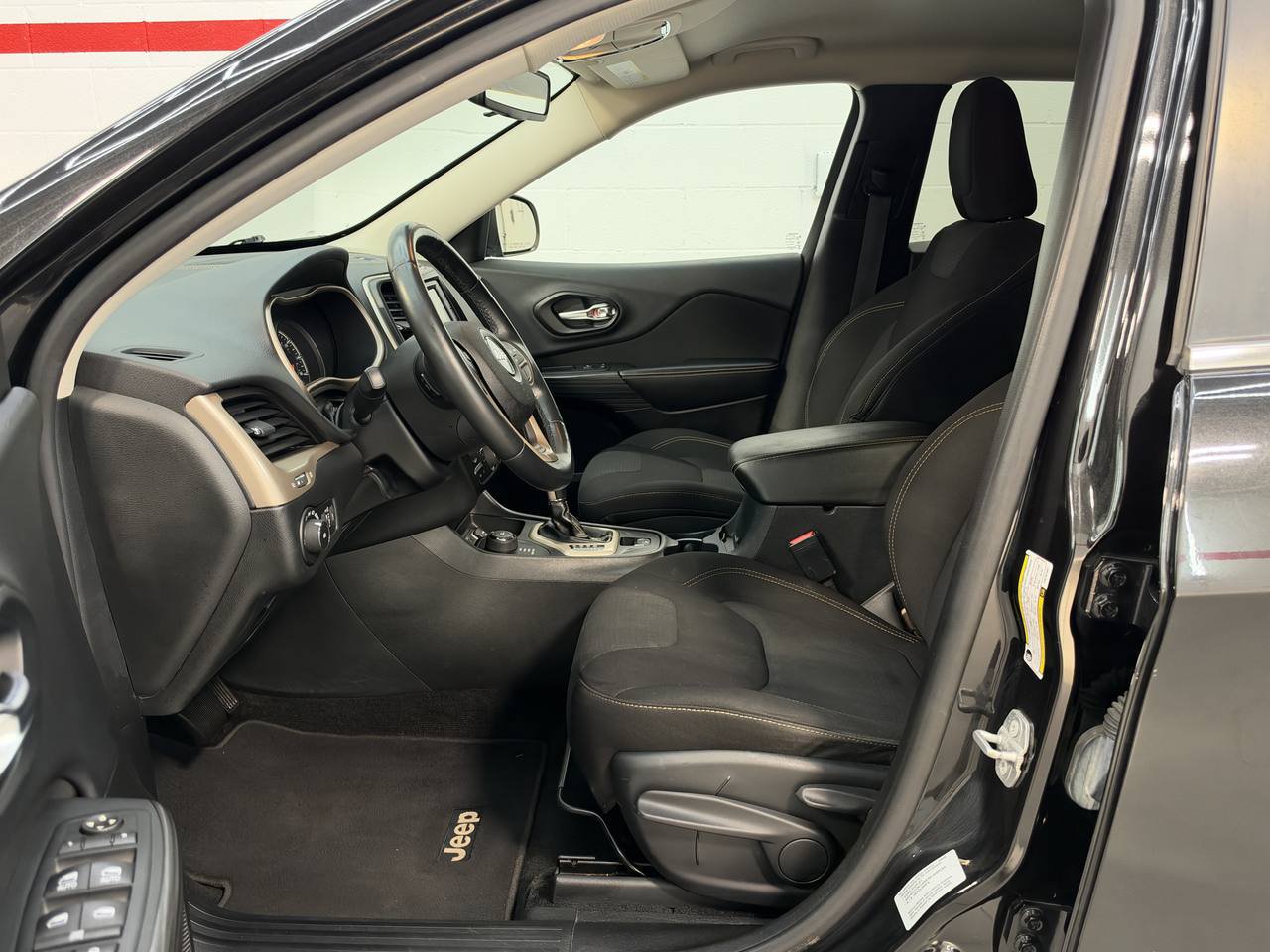 Used 2015 Jeep Cherokee Latitude AWD/4WD image 15