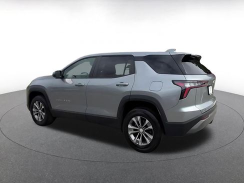 Used 2025 Chevrolet Equinox LT FWD image 10