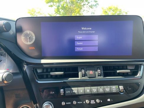 New 2025 Lexus ES 350 Ultra Luxury image 22