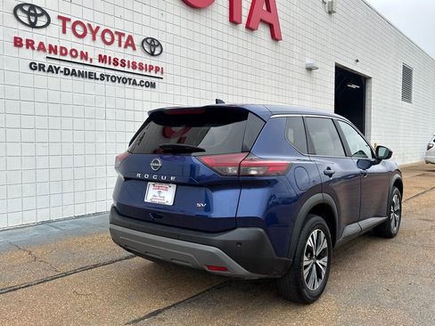 Used 2023 Nissan Rogue SV image 5