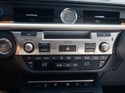 Used 2013 Lexus ES 350 FWD image 29