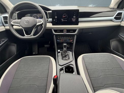 New 2026 Volkswagen Taos SE FWD image 23