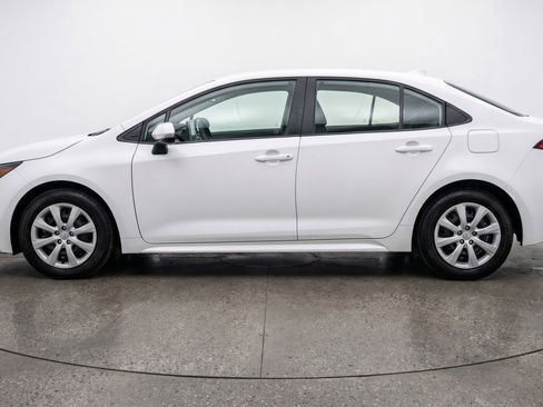 Used 2025 Toyota Corolla LE FWD image 5