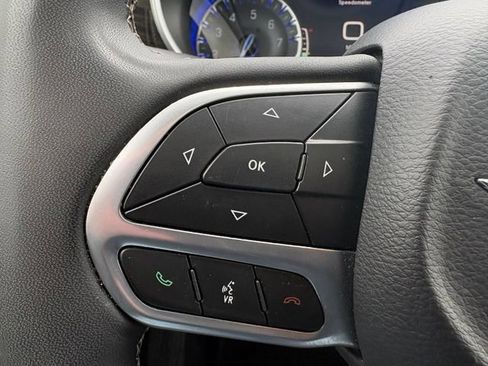 Used 2023 Chrysler Pacifica Limited FWD image 25