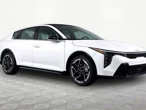 New 2026 Kia K4 GT-Line FWD image 3
